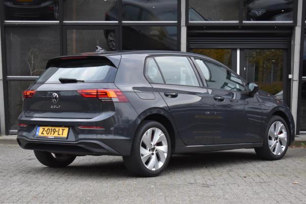 Volkswagen Golf 1.5 TSI Life Business Lane ACC Keyless StuurVerw. Stoelvw