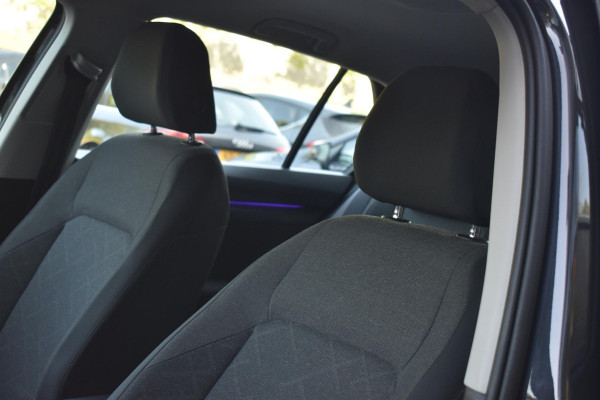Volkswagen Golf 1.5 TSI Life Business Lane ACC Keyless StuurVerw. Stoelvw