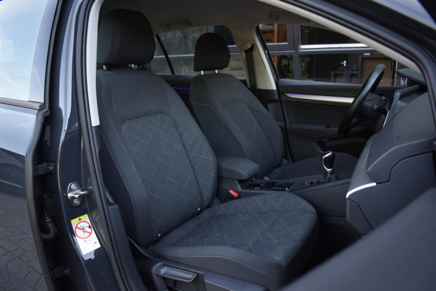 Volkswagen Golf 1.5 TSI Life Business Lane ACC Keyless StuurVerw. Stoelvw