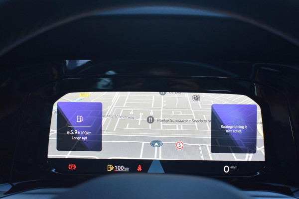 Volkswagen Golf 1.5 TSI Life Business Lane ACC Keyless StuurVerw. Stoelvw