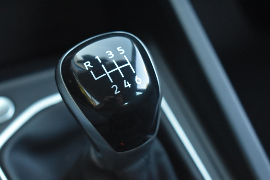 Volkswagen Golf 1.5 TSI Life Business Lane ACC Keyless StuurVerw. Stoelvw