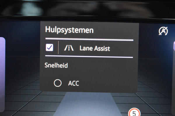 Volkswagen Golf 1.5 TSI Life Business Lane ACC Keyless StuurVerw. Stoelvw