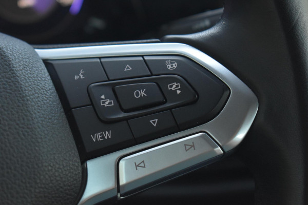 Volkswagen Golf 1.5 TSI Life Business Lane ACC Keyless StuurVerw. Stoelvw