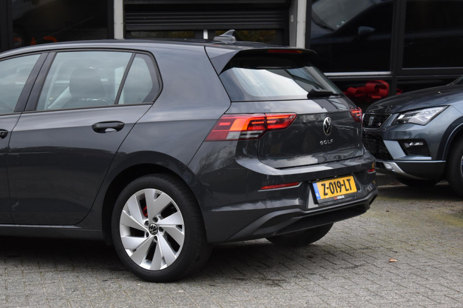 Volkswagen Golf 1.5 TSI Life Business Lane ACC Keyless StuurVerw. Stoelvw