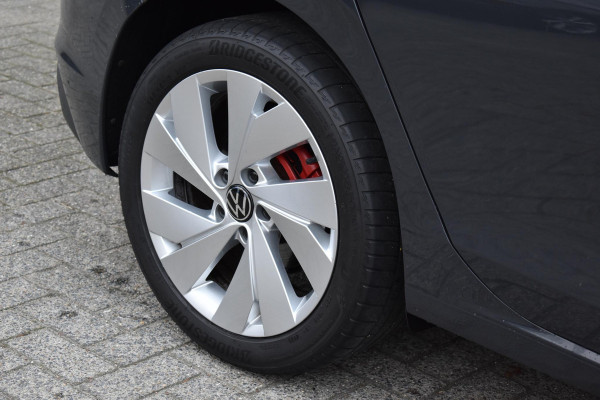 Volkswagen Golf 1.5 TSI Life Business Lane ACC Keyless StuurVerw. Stoelvw