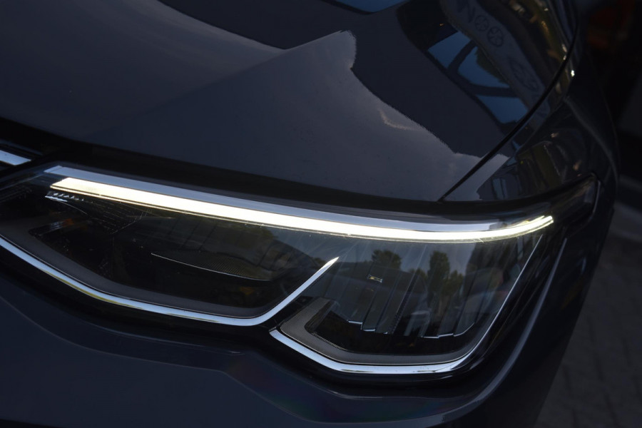 Volkswagen Golf 1.5 TSI Life Business Lane ACC Keyless StuurVerw. Stoelvw