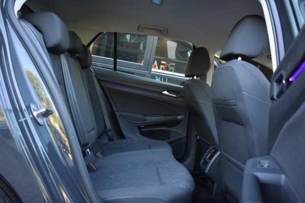 Volkswagen Golf 1.5 TSI Life Business Lane ACC Keyless StuurVerw. Stoelvw