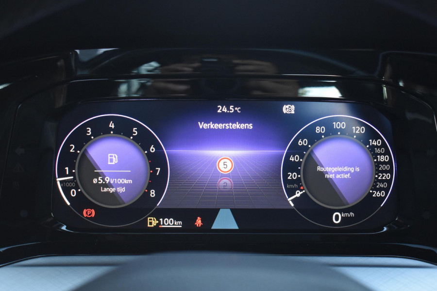 Volkswagen Golf 1.5 TSI Life Business Lane ACC Keyless StuurVerw. Stoelvw