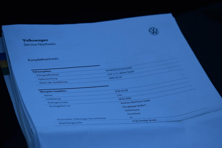 Volkswagen Golf 1.5 TSI Life Business Lane ACC Keyless StuurVerw. Stoelvw