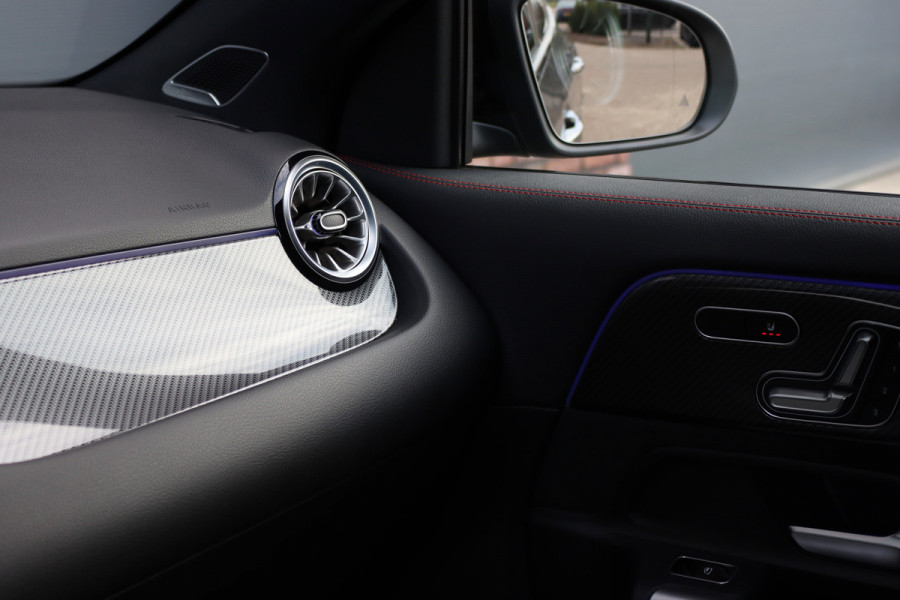 Mercedes-Benz GLA 250 e Premium+ AMG Line | Facelift | Distronic | Panoramadak | Burmester | Trekhaak | HUD | Memory | Verwarmd Stuurwiel | Surround Camera |