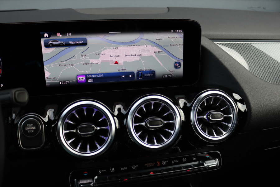 Mercedes-Benz GLA 250 e Premium+ AMG Line | Facelift | Distronic | Panoramadak | Burmester | Trekhaak | HUD | Memory | Verwarmd Stuurwiel | Surround Camera |
