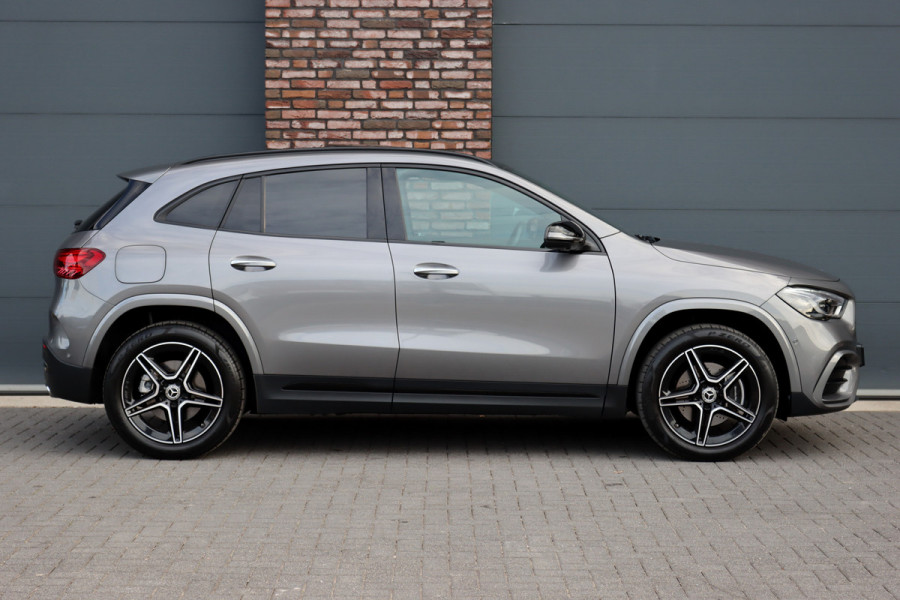 Mercedes-Benz GLA 250 e Premium+ AMG Line | Facelift | Distronic | Panoramadak | Burmester | Trekhaak | HUD | Memory | Verwarmd Stuurwiel | Surround Camera |