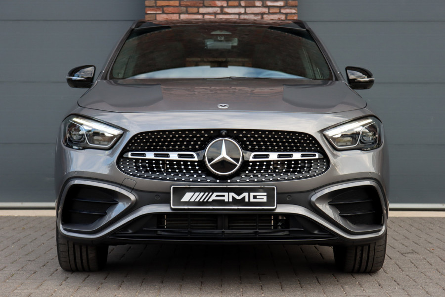 Mercedes-Benz GLA 250 e Premium+ AMG Line | Facelift | Distronic | Panoramadak | Burmester | Trekhaak | HUD | Memory | Verwarmd Stuurwiel | Surround Camera |