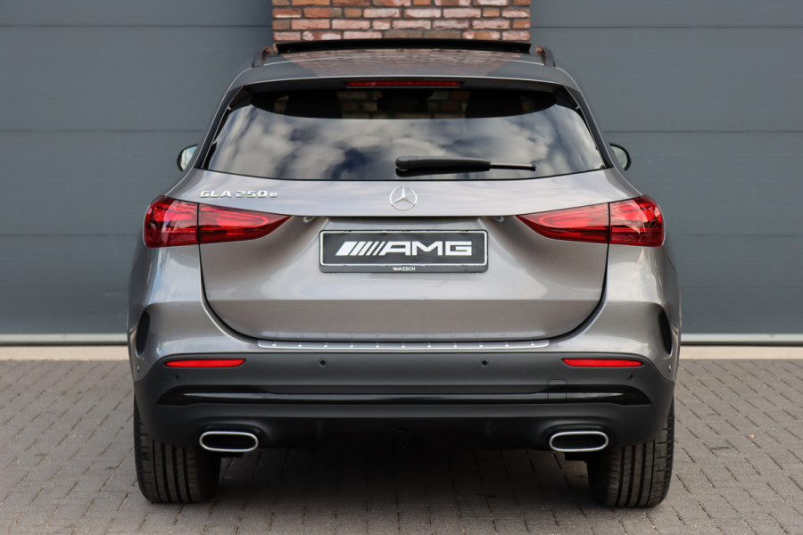 Mercedes-Benz GLA 250 e Premium+ AMG Line | Facelift | Distronic | Panoramadak | Burmester | Trekhaak | HUD | Memory | Verwarmd Stuurwiel | Surround Camera |