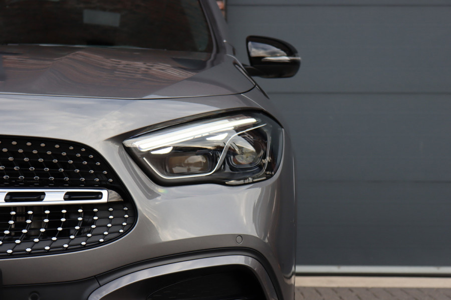 Mercedes-Benz GLA 250 e Premium+ AMG Line | Facelift | Distronic | Panoramadak | Burmester | Trekhaak | HUD | Memory | Verwarmd Stuurwiel | Surround Camera |