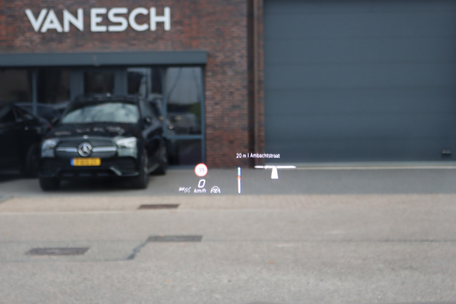 Mercedes-Benz GLA 250 e Premium+ AMG Line | Facelift | Distronic | Panoramadak | Burmester | Trekhaak | HUD | Memory | Verwarmd Stuurwiel | Surround Camera |