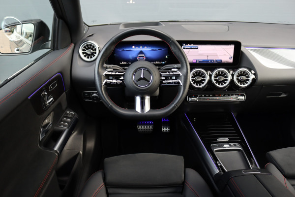 Mercedes-Benz GLA 250 e Premium+ AMG Line | Facelift | Distronic | Panoramadak | Burmester | Trekhaak | HUD | Memory | Verwarmd Stuurwiel | Surround Camera |