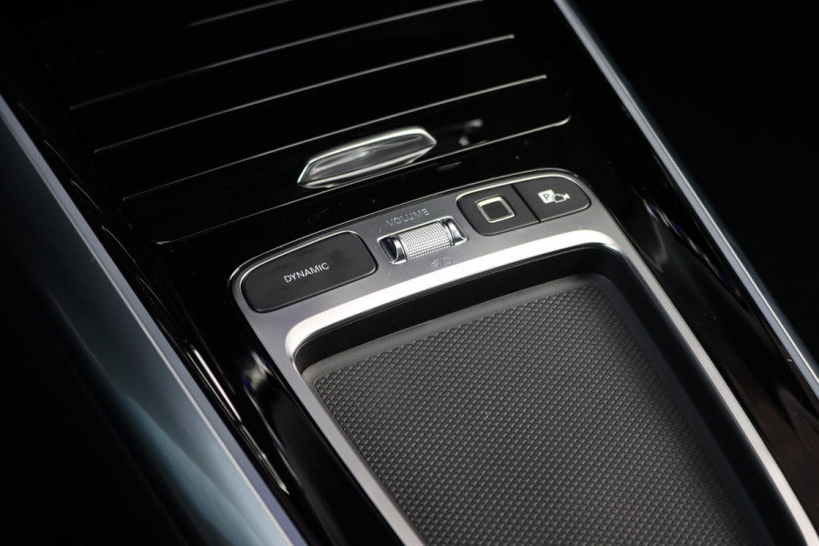 Mercedes-Benz GLA 250 e Premium+ AMG Line | Facelift | Distronic | Panoramadak | Burmester | Trekhaak | HUD | Memory | Verwarmd Stuurwiel | Surround Camera |