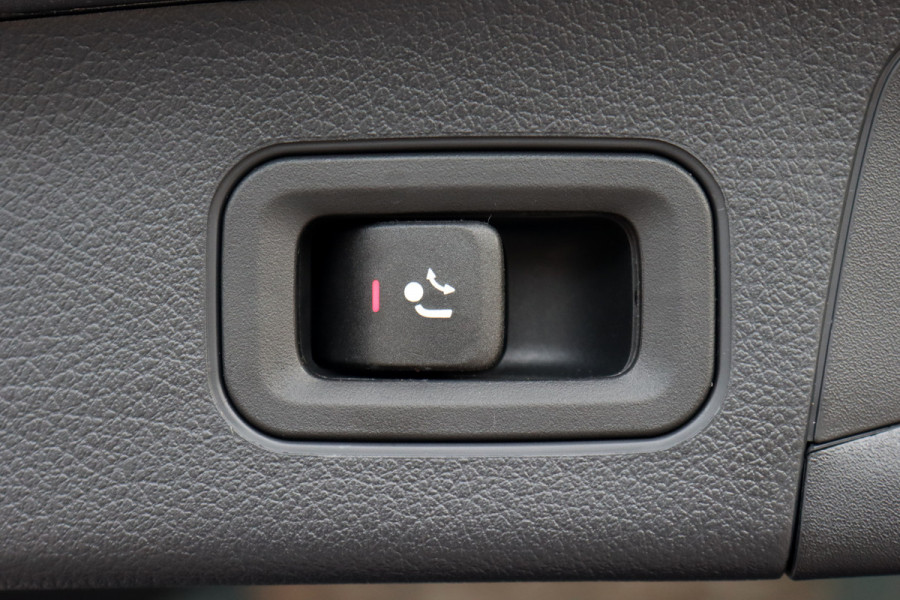 Mercedes-Benz GLA 250 e Premium+ AMG Line | Facelift | Distronic | Panoramadak | Burmester | Trekhaak | HUD | Memory | Verwarmd Stuurwiel | Surround Camera |