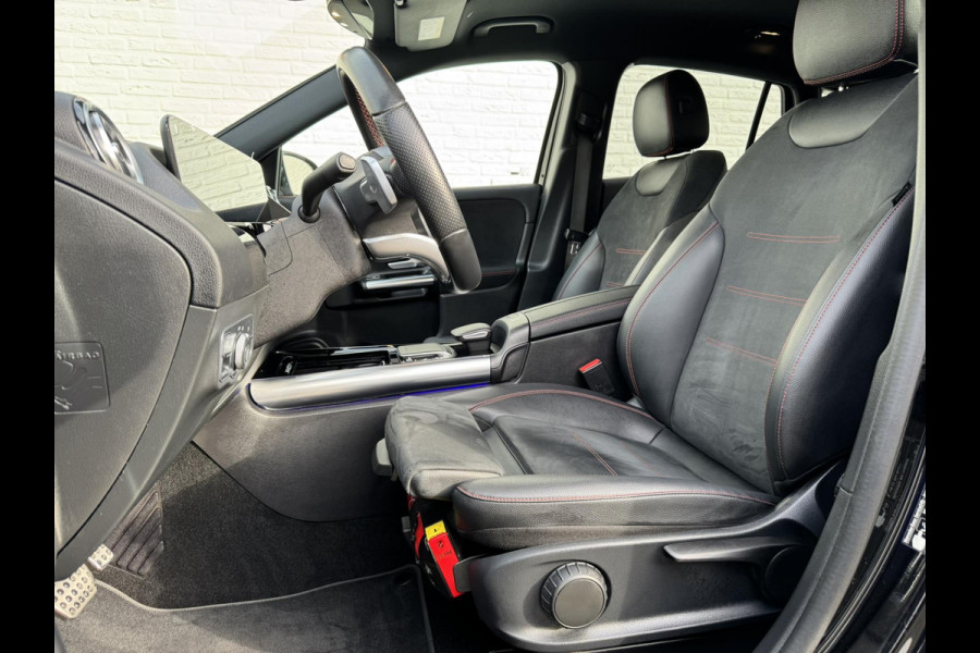 Mercedes-Benz GLA 200 AMG Sfeerverlichting Trekhaak Cruise Climate Navigatie Bluetooth Stoelverwarming