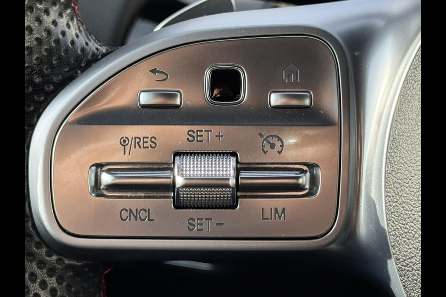 Mercedes-Benz GLA 200 AMG Sfeerverlichting Trekhaak Cruise Climate Navigatie Bluetooth Stoelverwarming