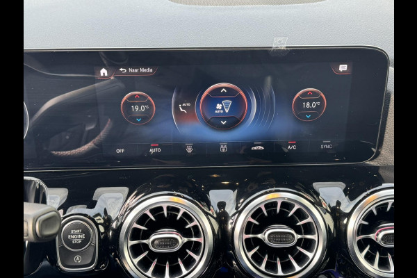 Mercedes-Benz GLA 200 AMG Sfeerverlichting Trekhaak Cruise Climate Navigatie Bluetooth Stoelverwarming