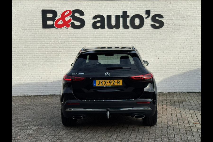 Mercedes-Benz GLA 200 AMG Sfeerverlichting Trekhaak Cruise Climate Navigatie Bluetooth Stoelverwarming
