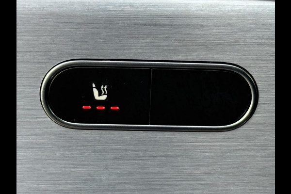 Mercedes-Benz GLA 200 AMG Sfeerverlichting Trekhaak Cruise Climate Navigatie Bluetooth Stoelverwarming