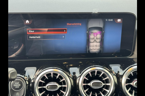 Mercedes-Benz GLA 200 AMG Sfeerverlichting Trekhaak Cruise Climate Navigatie Bluetooth Stoelverwarming