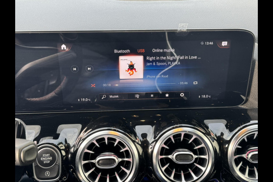 Mercedes-Benz GLA 200 AMG Sfeerverlichting Trekhaak Cruise Climate Navigatie Bluetooth Stoelverwarming