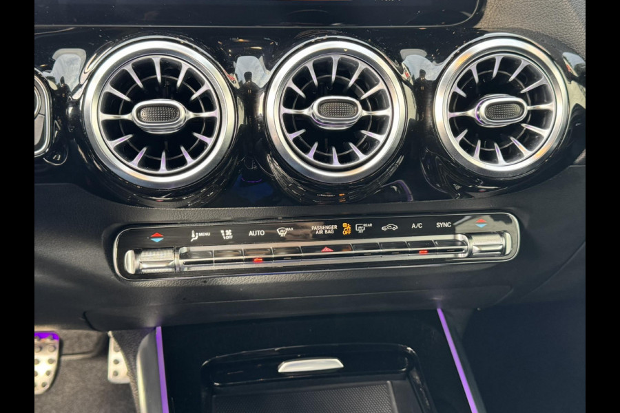 Mercedes-Benz GLA 200 AMG Sfeerverlichting Trekhaak Cruise Climate Navigatie Bluetooth Stoelverwarming