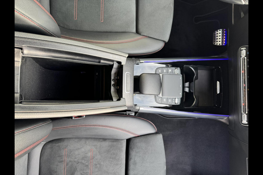 Mercedes-Benz GLA 200 AMG Sfeerverlichting Trekhaak Cruise Climate Navigatie Bluetooth Stoelverwarming