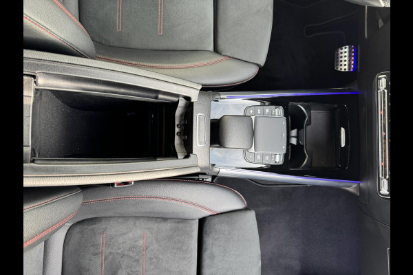 Mercedes-Benz GLA 200 AMG Sfeerverlichting Trekhaak Cruise Climate Navigatie Bluetooth Stoelverwarming