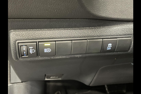 Toyota Corolla Touring Sports 1.8 Hybrid Dynamic Airco ECC Carplay Navi 17" LM Velgen Adaptive Cruise Control Stoelverwarming PDC VA+ Camera