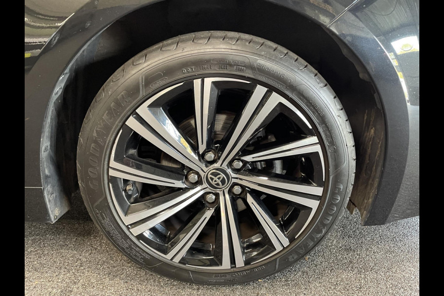 Toyota Corolla Touring Sports 1.8 Hybrid Dynamic Airco ECC Carplay Navi 17" LM Velgen Adaptive Cruise Control Stoelverwarming PDC VA+ Camera