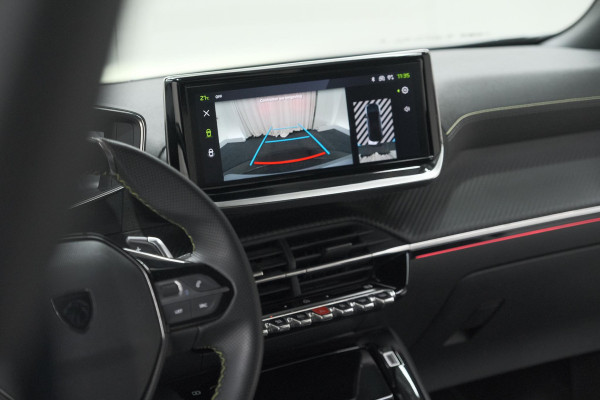 Peugeot 2008 PureTech 130 EAT8 GT | Camera | Apple Carplay | Parkeersensoren | 17 Inch Lichtmetalen Velgen
