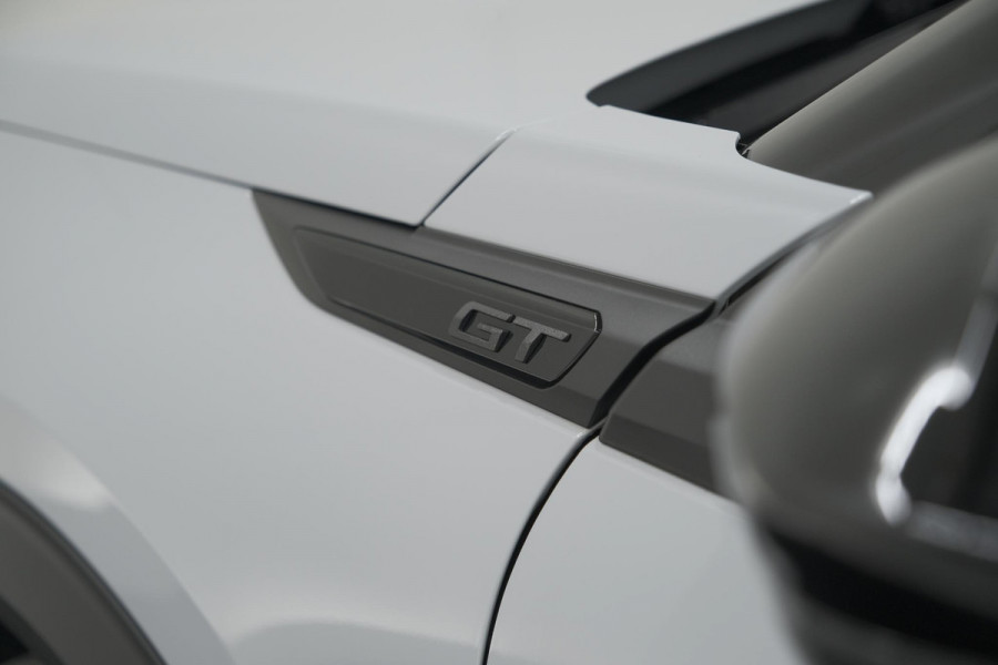 Peugeot 2008 PureTech 130 EAT8 GT | Camera | Apple Carplay | Parkeersensoren | 17 Inch Lichtmetalen Velgen