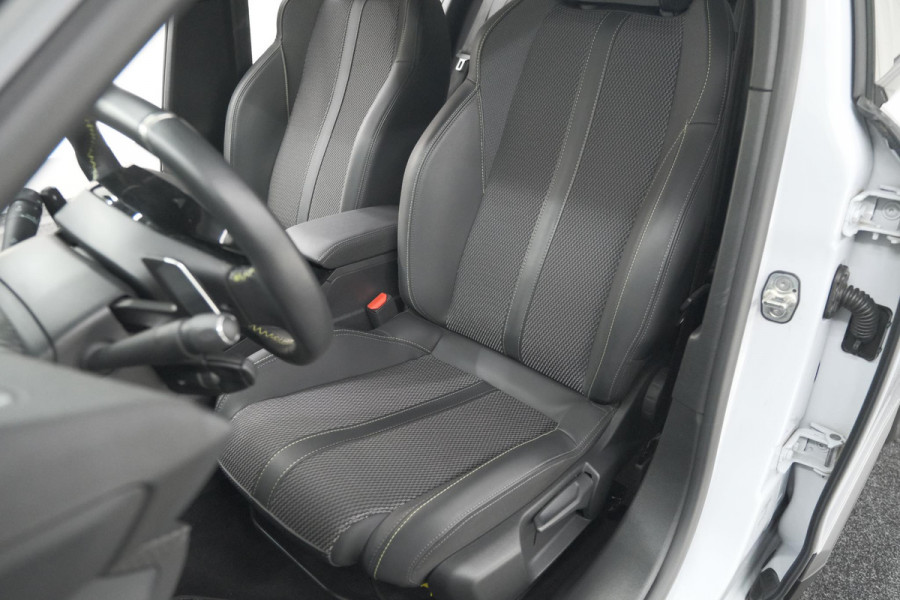 Peugeot 2008 PureTech 130 EAT8 GT | Camera | Apple Carplay | Parkeersensoren | 17 Inch Lichtmetalen Velgen
