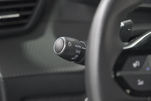 Peugeot 2008 PureTech 130 EAT8 GT | Camera | Apple Carplay | Parkeersensoren | 17 Inch Lichtmetalen Velgen