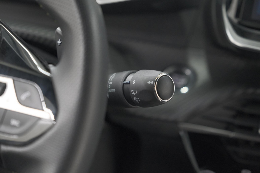 Peugeot 2008 PureTech 130 EAT8 GT | Camera | Apple Carplay | Parkeersensoren | 17 Inch Lichtmetalen Velgen