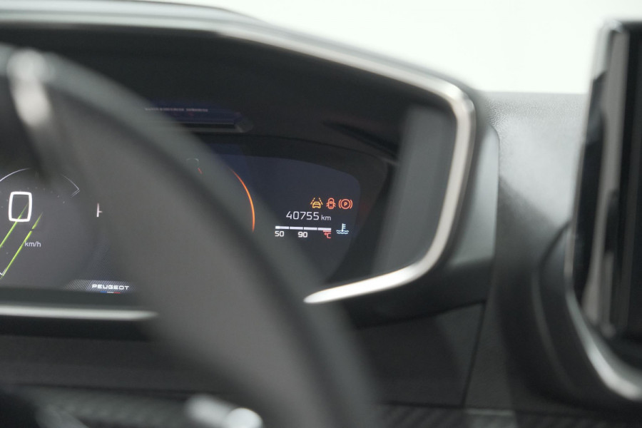 Peugeot 2008 PureTech 130 EAT8 GT | Camera | Apple Carplay | Parkeersensoren | 17 Inch Lichtmetalen Velgen