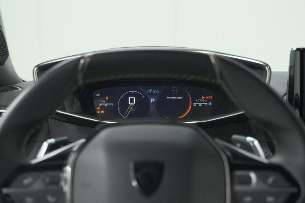 Peugeot 2008 PureTech 130 EAT8 GT | Camera | Apple Carplay | Parkeersensoren | 17 Inch Lichtmetalen Velgen
