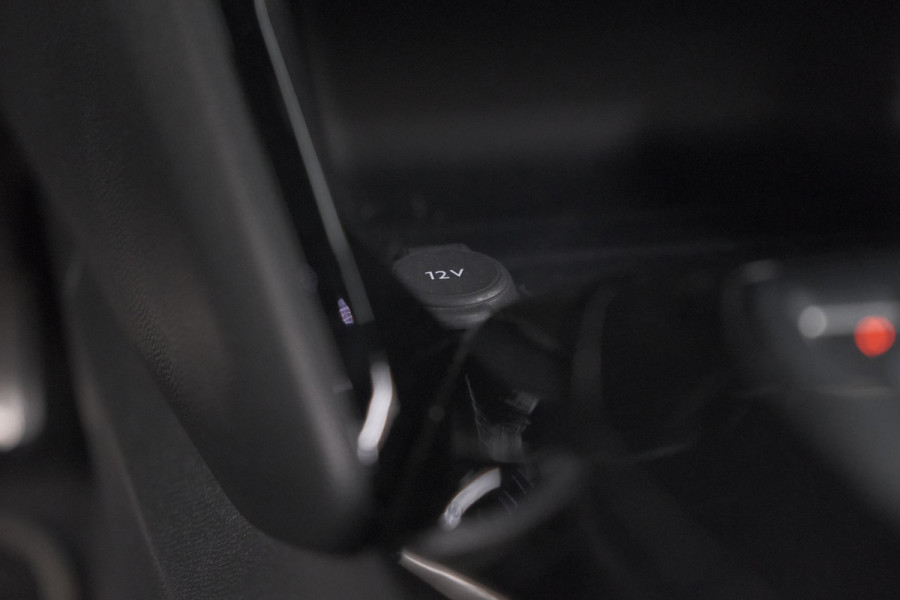 Peugeot 2008 PureTech 130 EAT8 GT | Camera | Apple Carplay | Parkeersensoren | 17 Inch Lichtmetalen Velgen