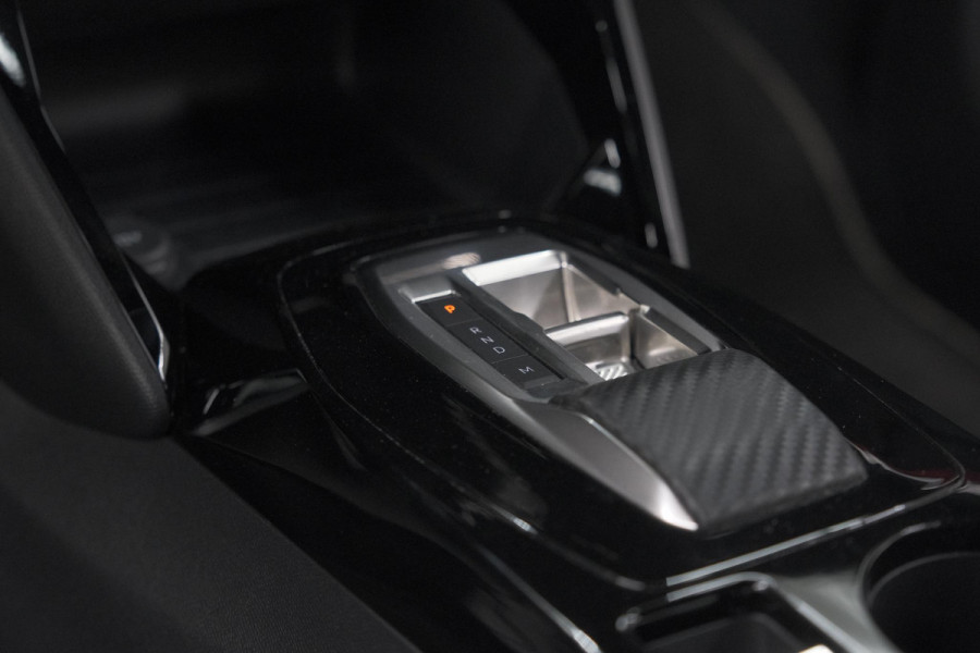 Peugeot 2008 PureTech 130 EAT8 GT | Camera | Apple Carplay | Parkeersensoren | 17 Inch Lichtmetalen Velgen