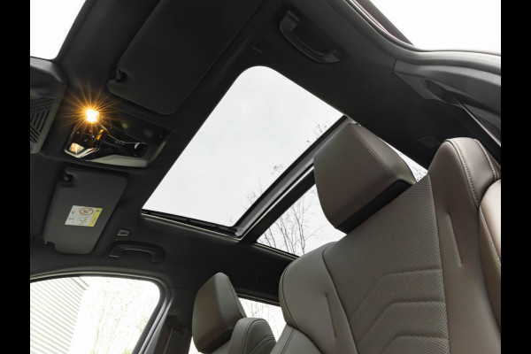 BMW X1 sDrive18i M-Sport Pro - Pano - Memoryzetel - Trekhaak - ACC - Head-Up