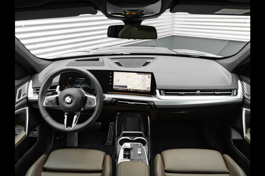 BMW X1 sDrive18i M-Sport Pro - Pano - Memoryzetel - Trekhaak - ACC - Head-Up
