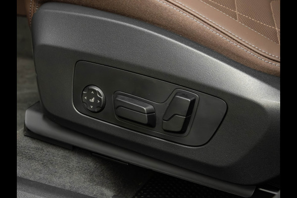 BMW X1 sDrive18i M-Sport Pro - Pano - Memoryzetel - Trekhaak - ACC - Head-Up