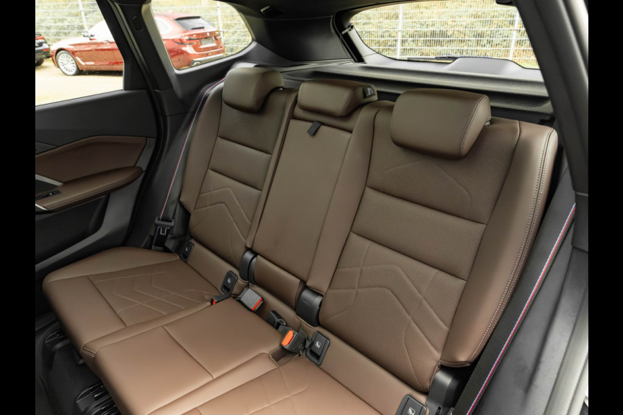 BMW X1 sDrive18i M-Sport Pro - Pano - Memoryzetel - Trekhaak - ACC - Head-Up