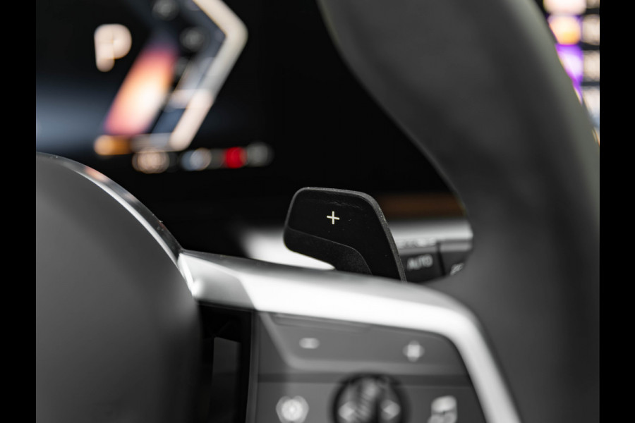 BMW X1 sDrive18i M-Sport Pro - Pano - Memoryzetel - Trekhaak - ACC - Head-Up