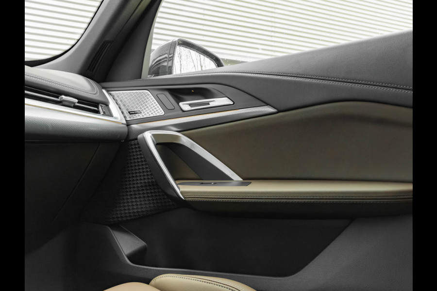 BMW X1 sDrive18i M-Sport Pro - Pano - Memoryzetel - Trekhaak - ACC - Head-Up